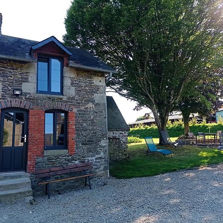 Gite Les Tongs Des Pres, Au Coeur Du Parc Normandie Maine Livaie エクステリア 写真